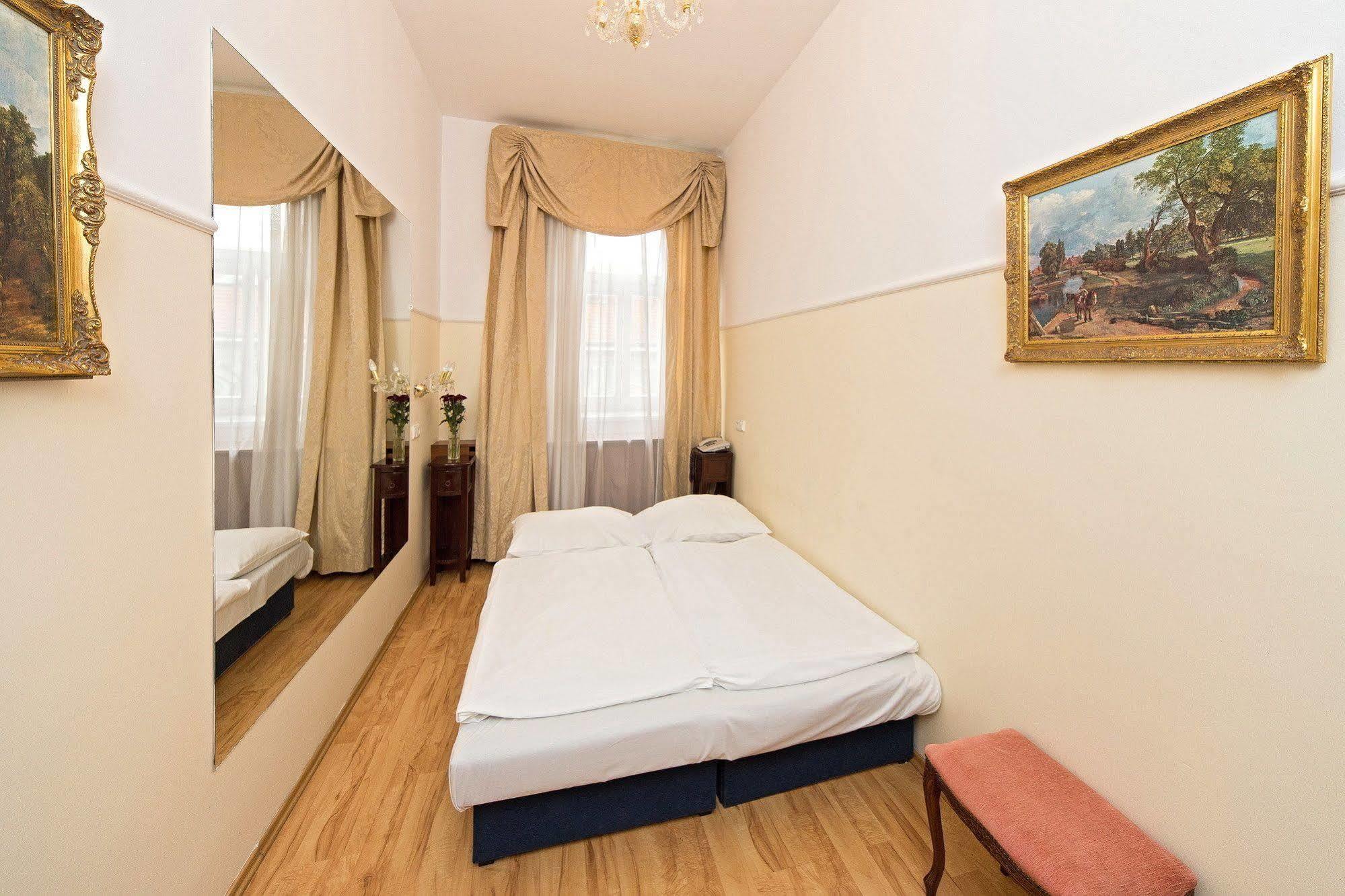 Hotel Donatello Prague Exterior photo