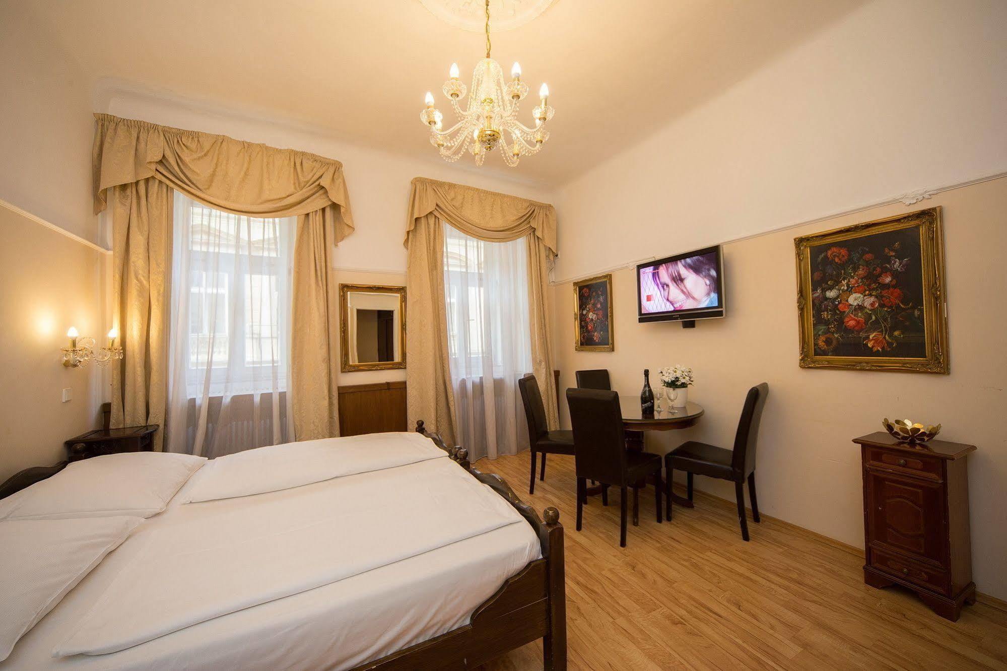 Hotel Donatello Prague Exterior photo