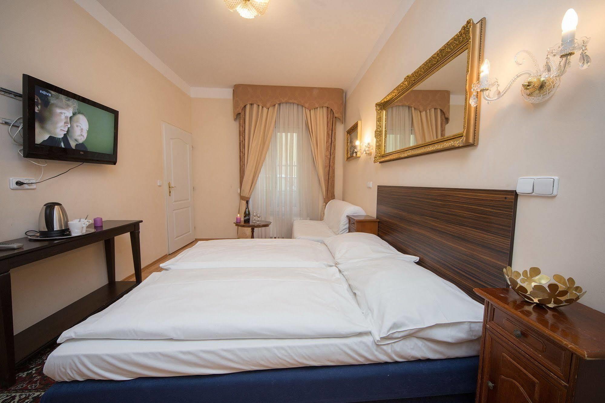 Hotel Donatello Prague Exterior photo